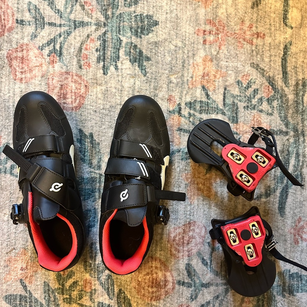 Peloton size 43 shoes with clip ins and toe cages with clip ins!